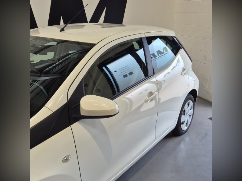 White 2017 Toyota Aygo 1.0 VVT-i x-play Hatchback 5dr Petrol Manual Euro 6 68 ps in AM Performance