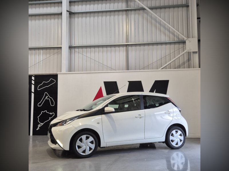 Toyota Aygo 1.0 VVT-i x-play Hatchback 5dr Petrol Manual Euro 6 68 ps for sale in AM Performance