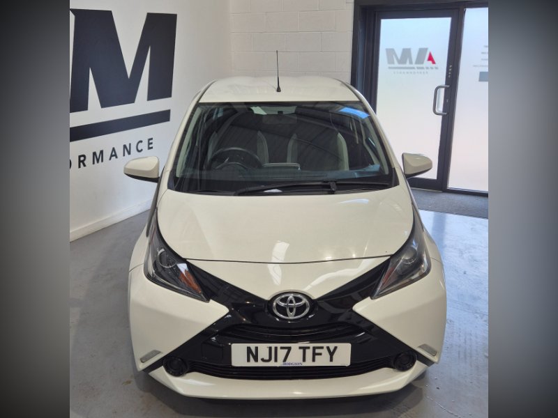 2017 Toyota Aygo Hatchback 1.0 VVT-i x-play Hatchback 5dr Petrol Manual Euro 6 68 ps
