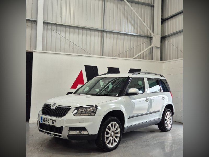 White Skoda Yeti 1.2 TSI SE Outdoor 5dr Petrol DSG Euro 6 s/s 110 ps