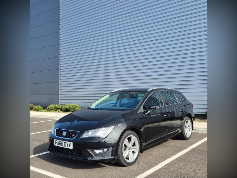 Black SEAT Leon 2.0 TDI FR Sport Tourer 5dr Diesel Manual Euro 6 s/s 150 ps