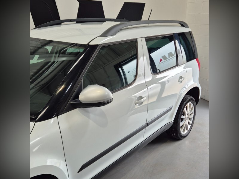 White 2016 Skoda Yeti 1.2 TSI SE Outdoor 5dr Petrol DSG Euro 6 s/s 110 ps in North Shields