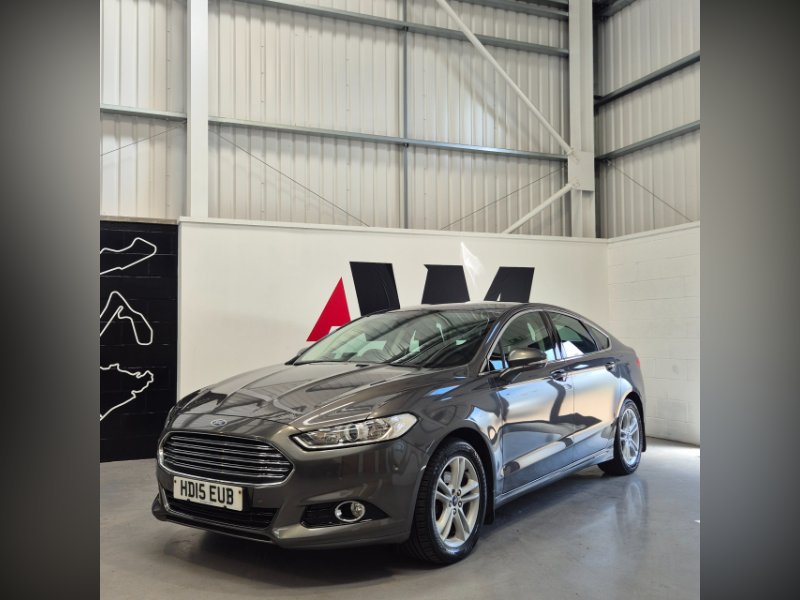 Grey Ford Mondeo 2.0 TDCi Titanium Hatchback 5dr Diesel Manual Euro 6 s/s 180 ps