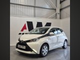 White Toyota Aygo 1.0 VVT-i x-play Hatchback 5dr Petrol Manual Euro 6 68 ps